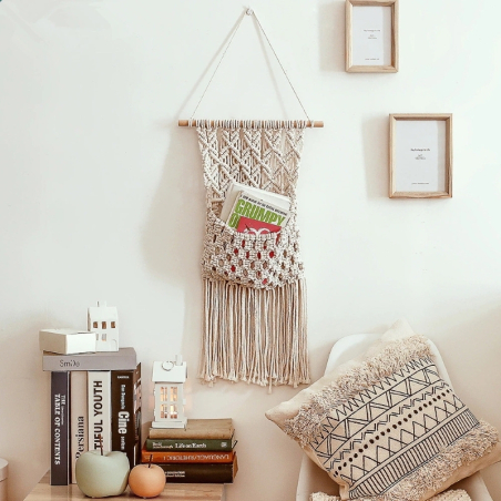 Hand-knotted beige macrame tapestry Grumpy with bag